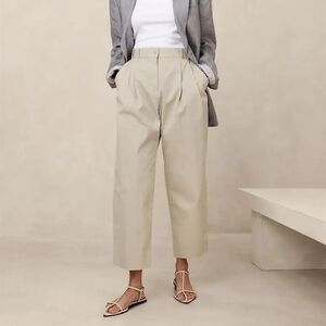 Banana Republic Avila Pleated Barrel Khaki Pants 6 NWOT